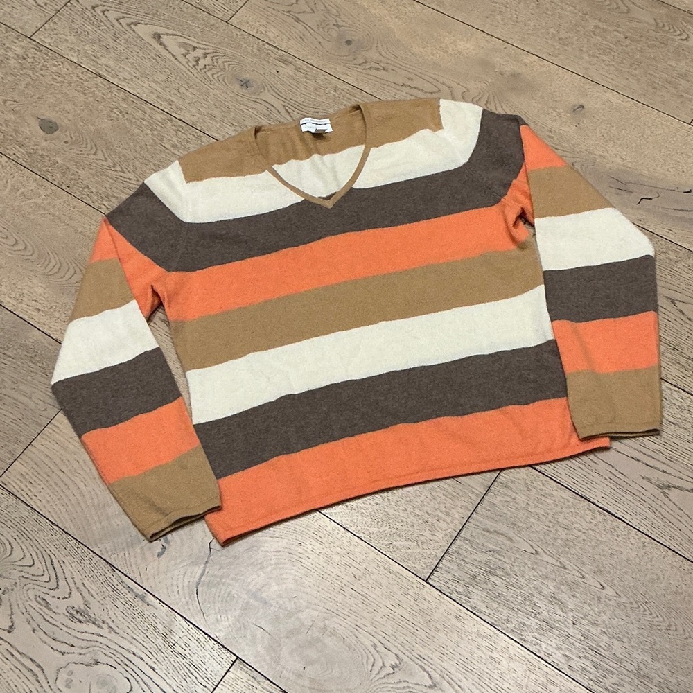 Woman’s Charter Club cream/brown/orange v neck pull over sweater. Large. Cute!